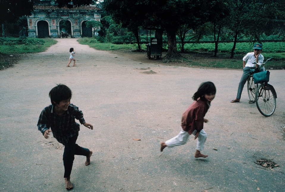 viet nam nam 1989 dep binh di qua ong kinh nhiep anh gia nguoi my