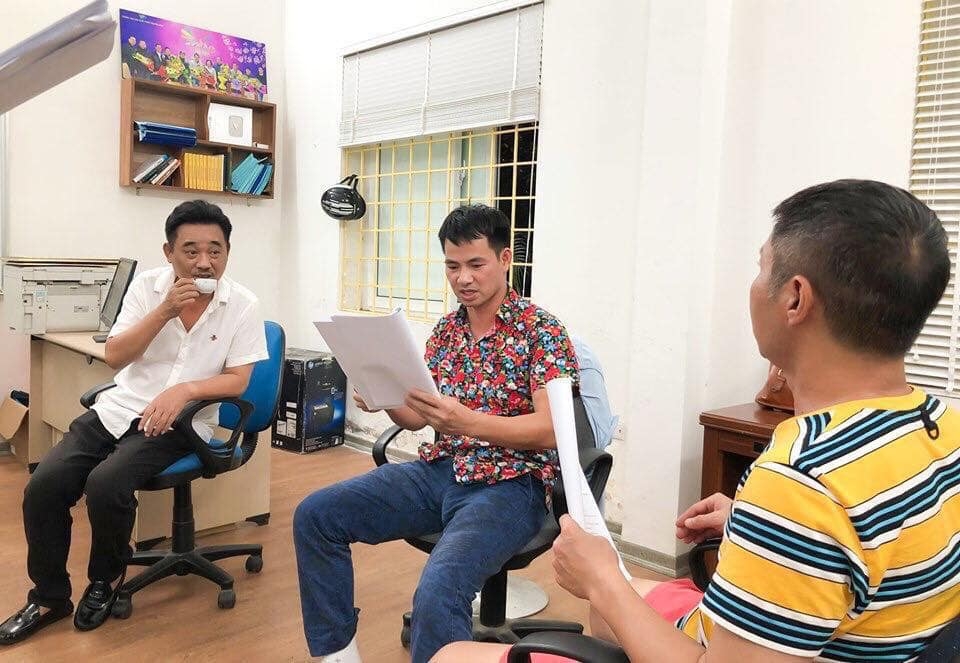 Dàn sao "Táo quân" quy tụ trong phòng tập gây tò mò với nhiều khán giả dan sao tao quan quy tu trong phong tap gay to mo voi nhieu khan gia