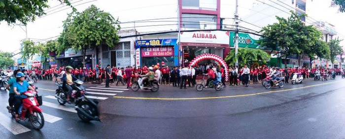 Vì sao nhân viên Alibaba 'sống chết' với công ty và Nguyễn Thái Luyện? vi sao nhan vien alibaba song chet voi cong ty va nguyen thai luyen