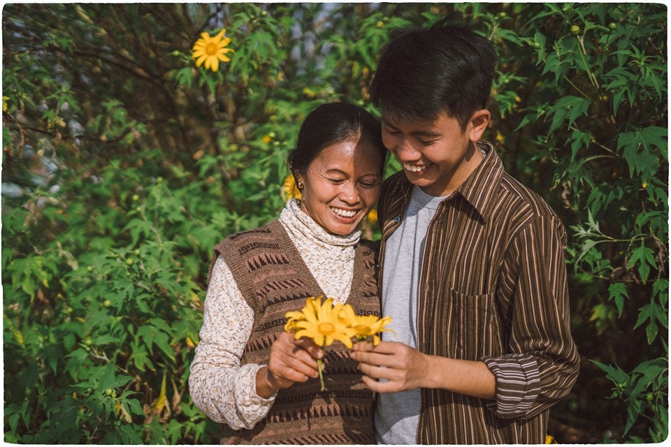 Bộ ảnh "Chuyến đi thanh xuân cùng mẹ" gây xúc động vì tình mẫu tử thiêng liêng bo anh chuyen di thanh xuan cung me gay xuc dong vi tinh mau tu thieng lieng
