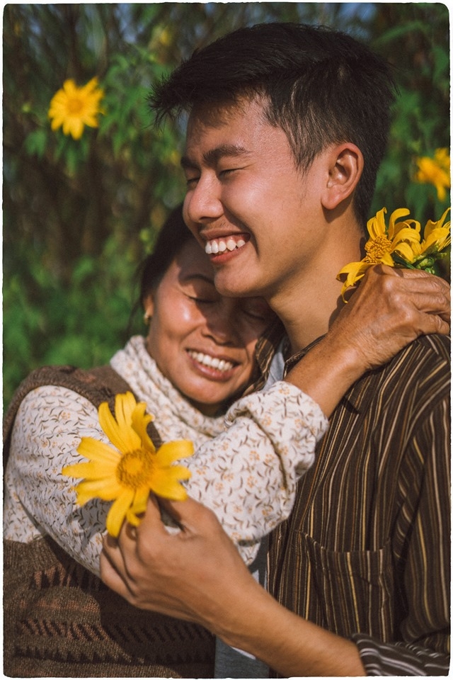 Bộ ảnh "Chuyến đi thanh xuân cùng mẹ" gây xúc động vì tình mẫu tử thiêng liêng bo anh chuyen di thanh xuan cung me gay xuc dong vi tinh mau tu thieng lieng
