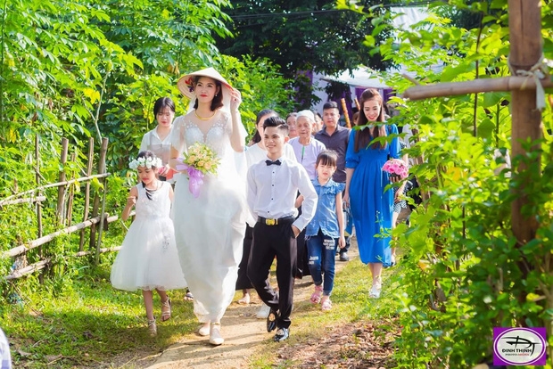 Hình ảnh đám cưới chú rể cao 1,4m, cô dâu 1,94m xôn xao mạng xã hội hinh anh dam cuoi chu re cao 14m co dau 194m xon xao mang xa hoi