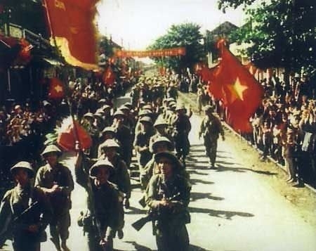 'Tiến về Hà Nội' - Bài hát 'tiên tri' ngày Giải phóng Thủ đô 10/10 tien ve ha noi bai hat tien tri ngay giai phong thu do 1010