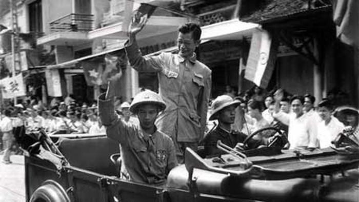 'Tiến về Hà Nội' - Bài hát 'tiên tri' ngày Giải phóng Thủ đô 10/10 tien ve ha noi bai hat tien tri ngay giai phong thu do 1010