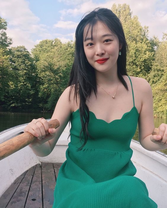 Sulli: Từ nữ thần tượng nổi tiếng thế giới đến hình ảnh nổi loạn những năm tháng cuối đời sulli tu nu than tuong noi tieng the gioi den hinh anh noi loan nhung nam thang cuoi doi