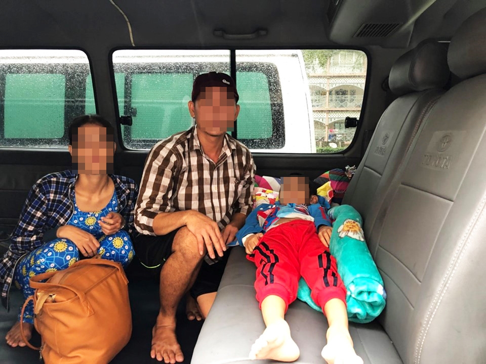 Cặp vợ chồng bán đất, bán nhà để mua hai chiếc xe vì lý do đặc biệt cap vo chong ban dat ban nha de mua hai chiec xe vi ly do dac biet