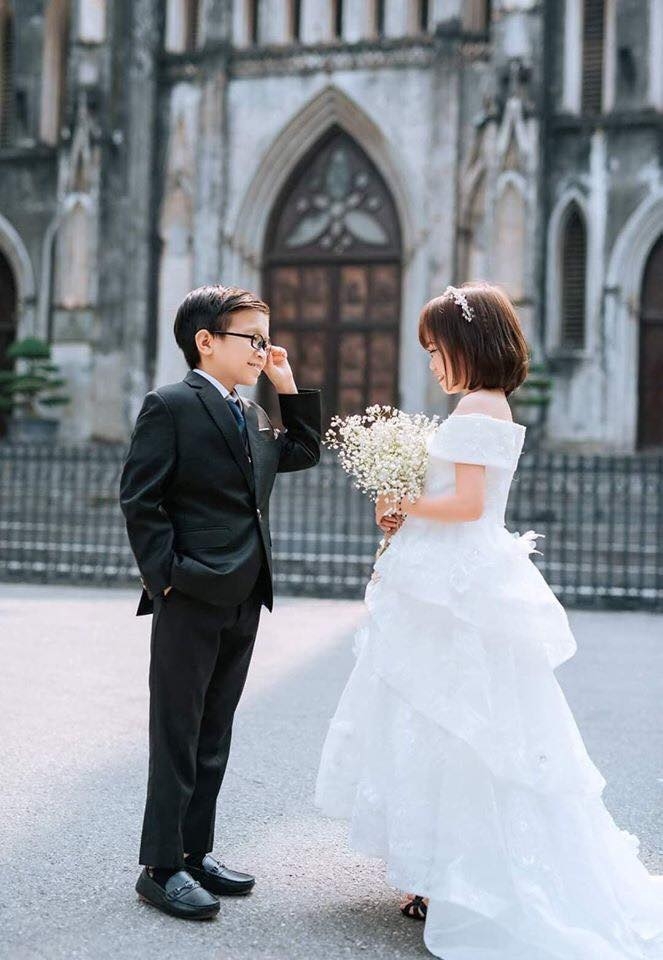 Kết đẹp như mơ của cặp cô dâu chú rể 'trẻ mãi không già' ket dep nhu mo cua cap co dau chu re tre mai khong gia