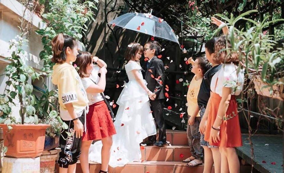 Kết đẹp như mơ của cặp cô dâu chú rể 'trẻ mãi không già' ket dep nhu mo cua cap co dau chu re tre mai khong gia