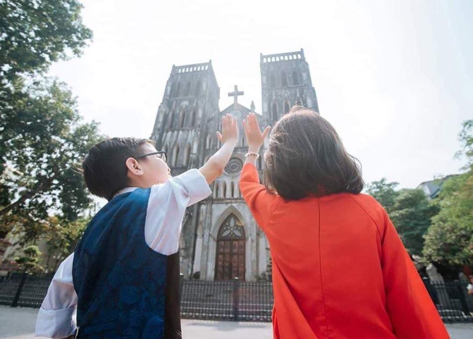 Kết đẹp như mơ của cặp cô dâu chú rể 'trẻ mãi không già' ket dep nhu mo cua cap co dau chu re tre mai khong gia