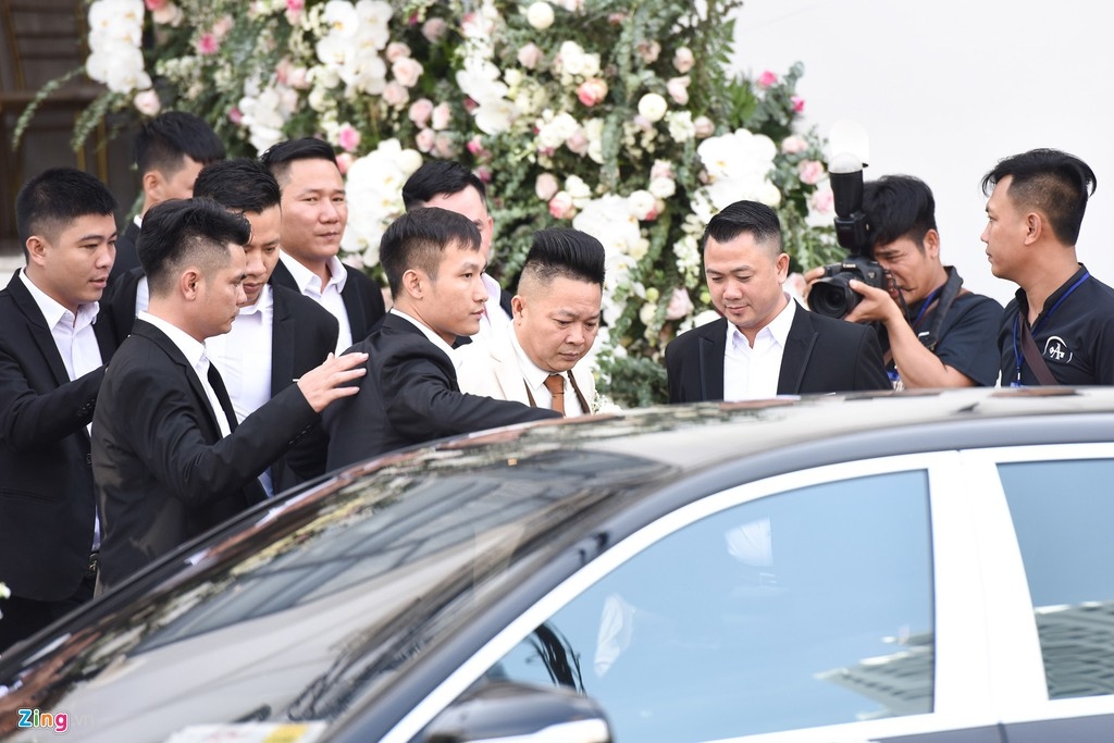 Hình ảnh hiếm của Bảo Thy và chồng đại gia trong hôn lễ tại nhà thờ hinh anh hiem cua bao thy va chong dai gia trong hon le tai nha tho