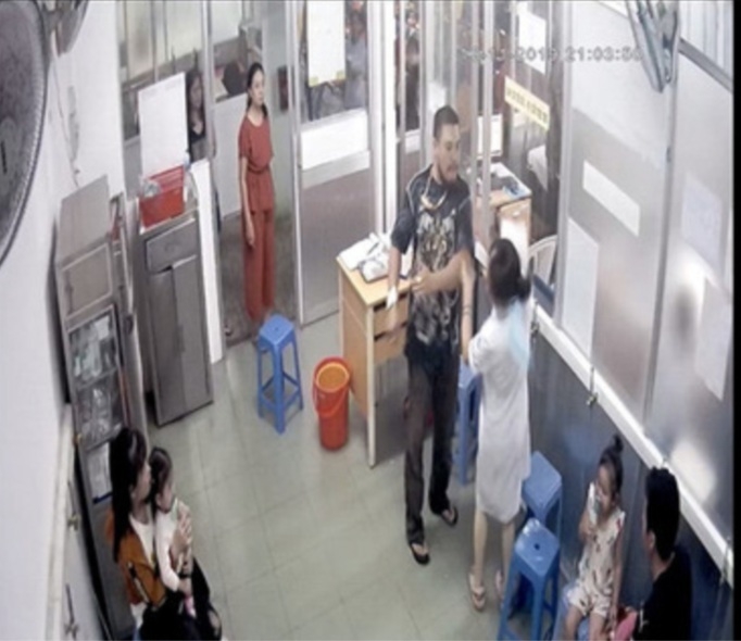Nữ điều dưỡng bị bố bệnh nhi đánh gãy xương hàm nu dieu duong bi bo benh nhi danh gay xuong ham