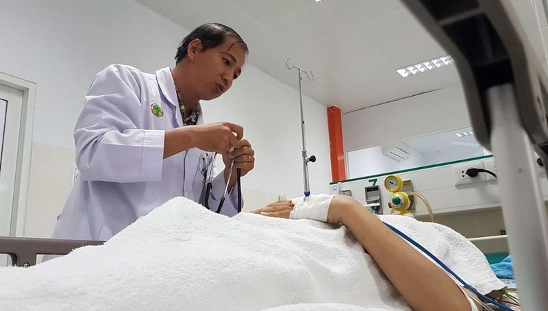 ‘Đừng hốt hoảng khi phát hiện bí mật của con’ tu vu be gai nhay lau vi bi me xem dien thoai dung hot hoang khi phat hien bi mat cua con