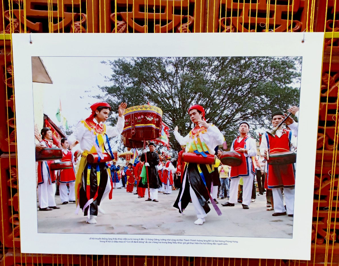 Triển lãm ảnh "Di sản trong lòng Hà Nội" mang lễ hội truyền thống đến gần hơn với người trẻ trien lam anh di san trong long ha noi mang le hoi truyen thong den gan hon voi nguoi tre