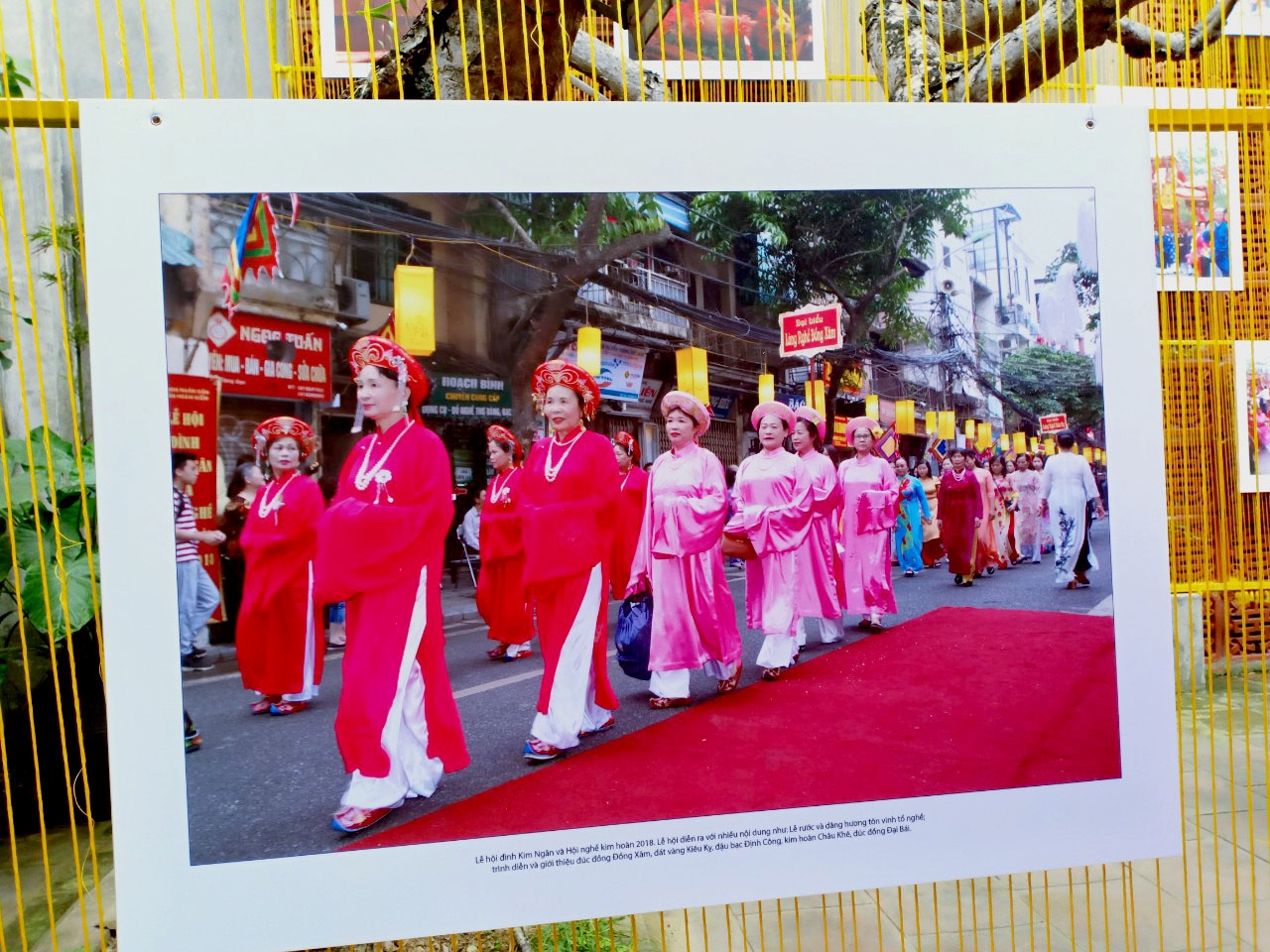 Triển lãm ảnh "Di sản trong lòng Hà Nội" mang lễ hội truyền thống đến gần hơn với người trẻ trien lam anh di san trong long ha noi mang le hoi truyen thong den gan hon voi nguoi tre