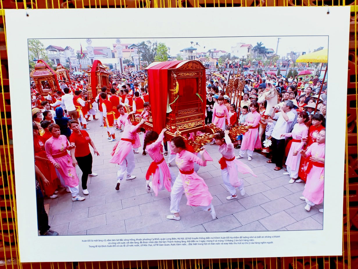 Triển lãm ảnh "Di sản trong lòng Hà Nội" mang lễ hội truyền thống đến gần hơn với người trẻ trien lam anh di san trong long ha noi mang le hoi truyen thong den gan hon voi nguoi tre