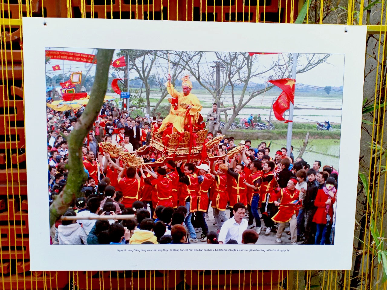 Triển lãm ảnh "Di sản trong lòng Hà Nội" mang lễ hội truyền thống đến gần hơn với người trẻ trien lam anh di san trong long ha noi mang le hoi truyen thong den gan hon voi nguoi tre