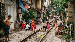 nhung dieu khien nguoi viet kho chiu trong mat du khach tay