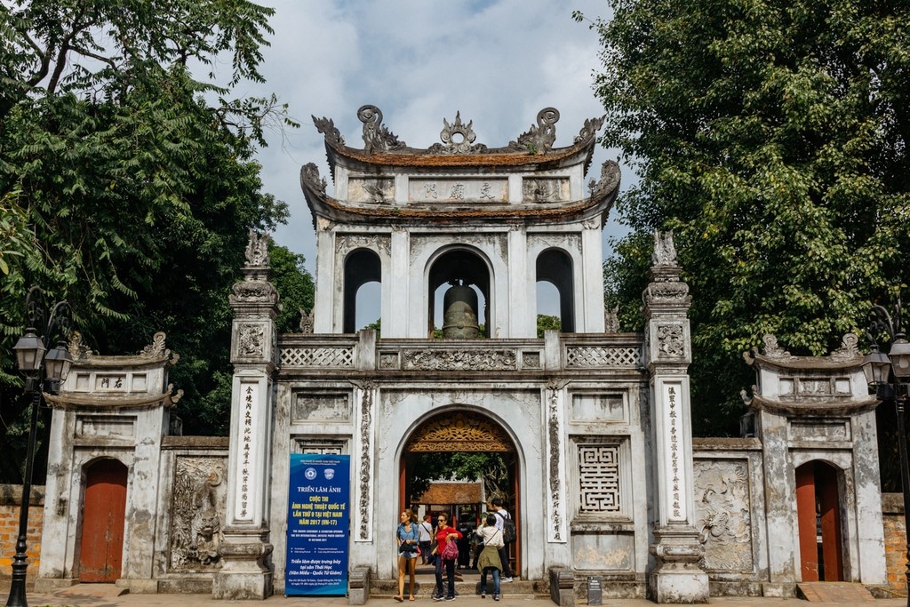 bao nuoc ngoai goi y lich trinh an choi 24 gio o ha noi