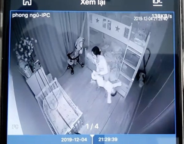 Mẹ có con 14 tháng tuổi bị người giúp việc xách ngược không dám xem hết video me co con 14 thang tuoi bi nguoi giup viec xach nguoc khong dam xem het video