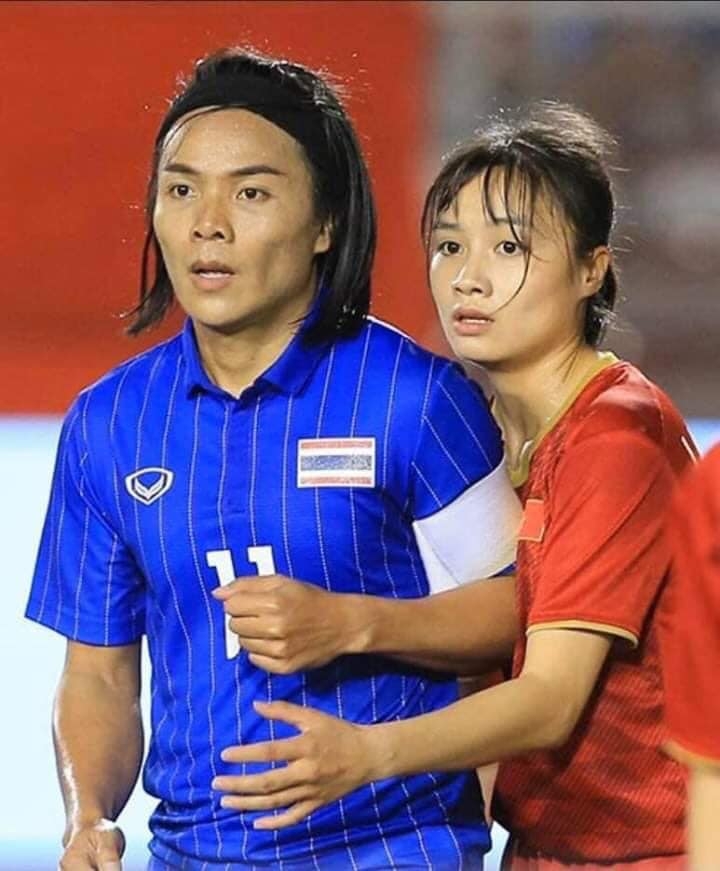 Dân mạng nghi ngờ nữ cầu thủ Thái Lan là... nam giới dan mang to mo ve gioi tinh cua nu cau thu thai lan