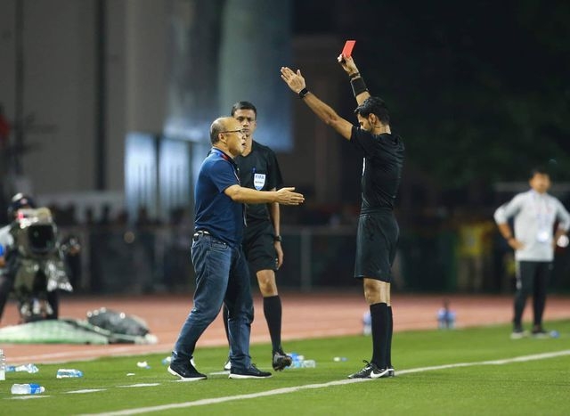 HLV Park có bị phạt tiền sau chiếc thẻ đỏ đầu tiên trong lịch sử SEA Games? hlv park co bi phat tien sau chiec the do dau tien trong lich su sea games