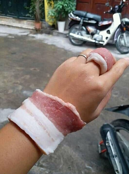Ảnh chế thịt lợn đắt hơn vàng nói trúng nỗi lòng của các bà nội trợ anh che thit lon dat hon vang noi trung noi long cua cac ba noi tro