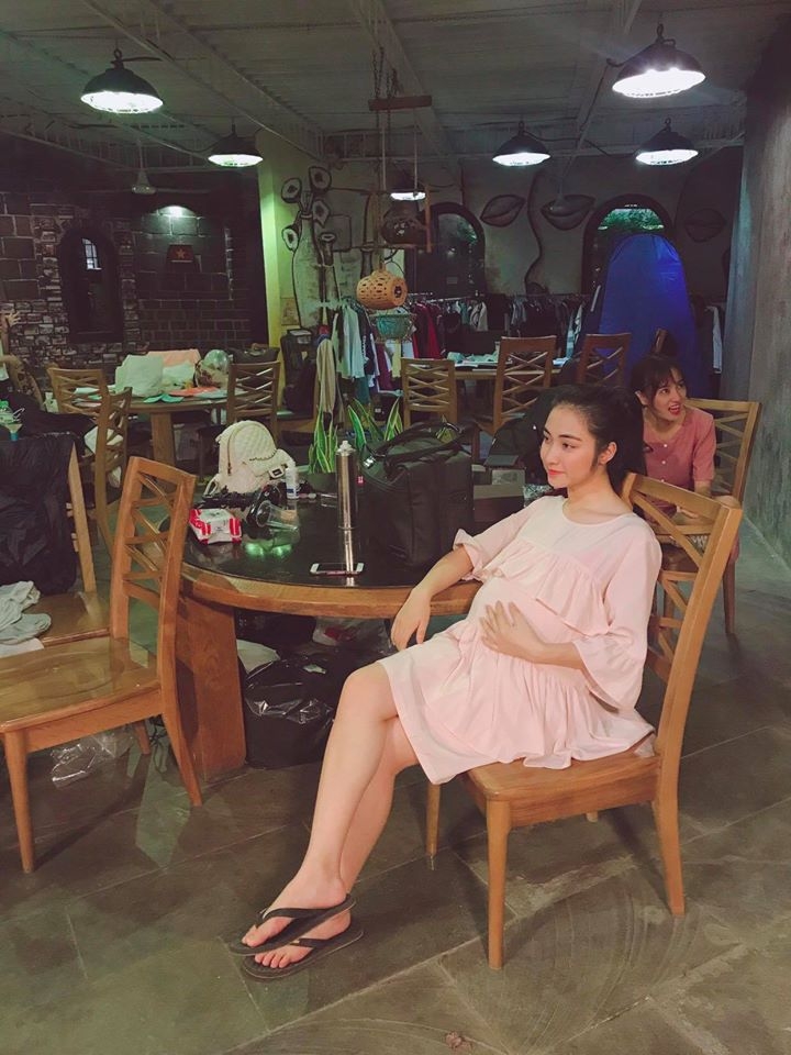 Hòa Minzy lộ ảnh bụng bầu giữa tin đồn đã sinh con cho bạn trai thiếu gia hoa minzy lo anh bung bau giua tin don da sinh con cho ban trai thieu gia