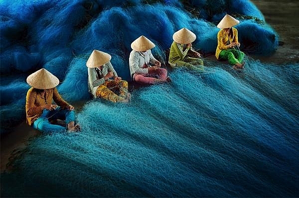 Nghề "vớt vàng trắng" trên biển thu nhập cao hơn đánh bắt cá nghe vot vang trang tren bien thu nhap cao hon danh bat ca