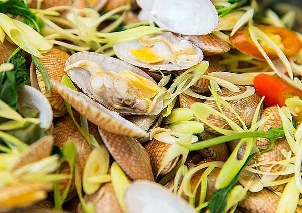 Cá đuối nướng sả nghệ: món ngon nhớ mãi không quên ở Cửa Đại ca duoi nuong sa nghe mon ngon nho mai khong quen o cua dai