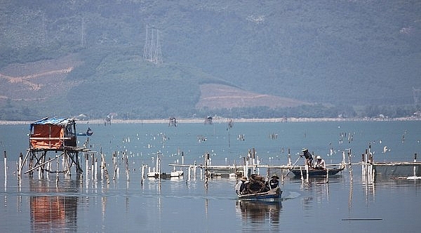 Biển Lăng Cô (Huế): Nơi mang vẻ đẹp như tranh thủy mặc bien lang co hue noi mang ve dep nhu tranh thuy mac