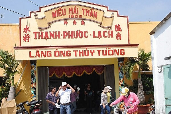 Ngắm bãi biển cát đen độc đáo ở biển Cần Giờ ngam bai bien cat den day doc dao o bien can gio