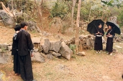 soi dam cuoi tre em nguoi tay bac ha mot the ky truoc