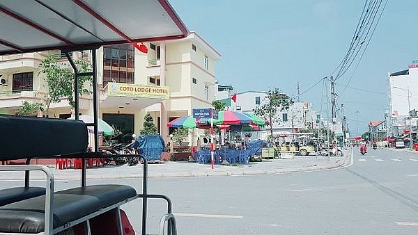 Dân bức xúc, du khách ngạc nhiên khi vé tàu ra đảo Cô Tô tăng cao dan buc xuc du khach ngac nhien khi ve tau ra dao co to tang cao