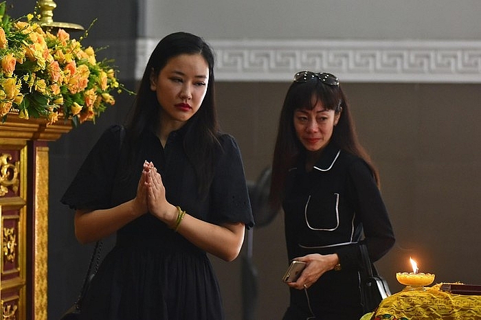 Nhiều nghệ sĩ Việt khóc khi viếng người mẫu Hà Nội qua đời ở tuổi 37 nhieu nghe si viet khoc khi vieng nguoi mau ha noi qua doi o tuoi 37