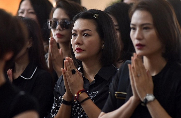 Nhiều nghệ sĩ Việt khóc khi viếng người mẫu Hà Nội qua đời ở tuổi 37 nhieu nghe si viet khoc khi vieng nguoi mau ha noi qua doi o tuoi 37
