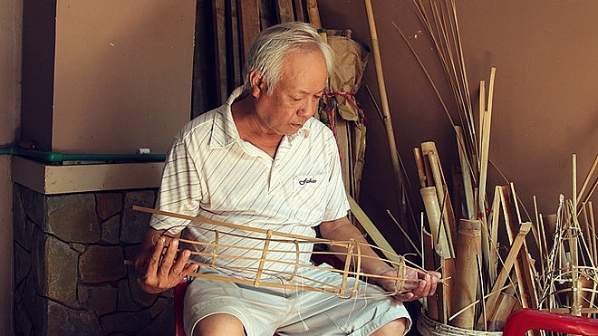 Đến Huế tận mắt chiêm ngưỡng "công phu" của nghệ nhân làm diều den hue tan mat chiem nguong cong phu cua nghe nhan lam dieu