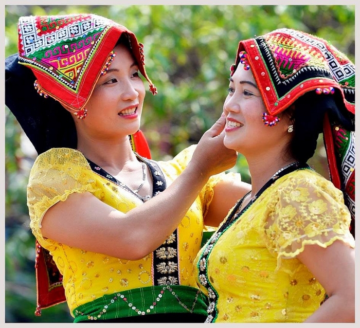 Chiếc khăn Piêu là trang phục truyền thống của dân tộc nào? chiec khan pieu la trang phuc truyen thong cua dan toc nao