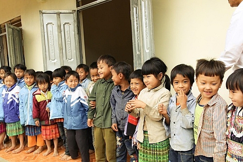 Níu giấc mơ con chữ nơi biên viễn niu giac mo con chu noi bien vien