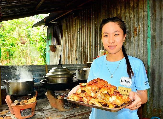 Kiên Giang: 8X "trốn" lên Ma Thiên Lãnh nuôi gà trong rừng, mở quán gà kien giang 8x tron len ma thien lanh nuoi ga trong rung mo quan ga