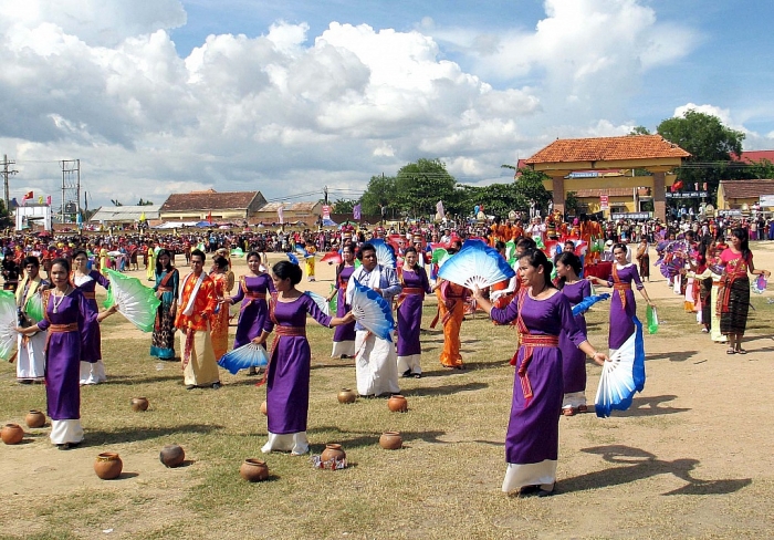 Tượng đài cá basa nằm ở tỉnh nào? viet nam co tuong dai ca basa nam o tinh nao