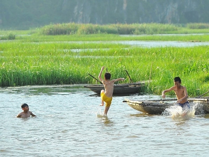 Dạy con những quy tắc giữ an toàn khi về quê nghỉ hè day con nhung quy tac giu an toan khi ve que nghi he