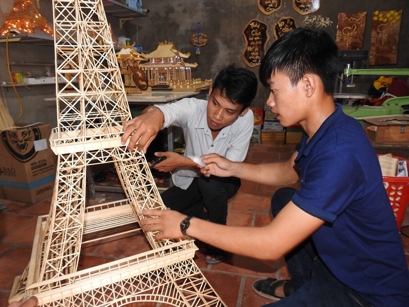 An Giang: Trai làng 9X kiếm bộn tiền nhờ... que tăm