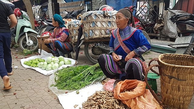 Nét nguyên sơ mang đậm bản sắc dân tộc ở phiên chợ lớn nhất Tây Bắc net nguyen so mang dam ban sac dan toc o phien cho lon nhat tay bac