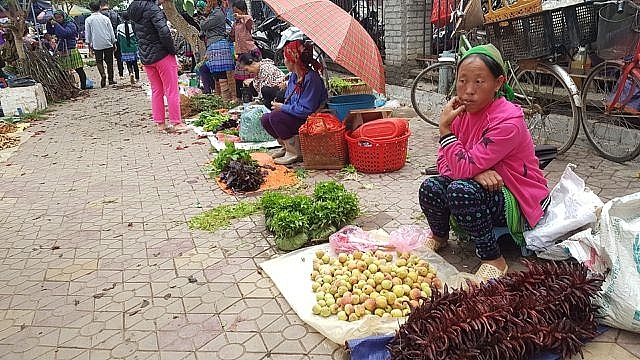 Nét nguyên sơ mang đậm bản sắc dân tộc ở phiên chợ lớn nhất Tây Bắc net nguyen so mang dam ban sac dan toc o phien cho lon nhat tay bac