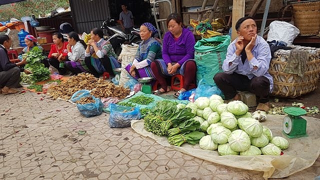 Nét nguyên sơ mang đậm bản sắc dân tộc ở phiên chợ lớn nhất Tây Bắc net nguyen so mang dam ban sac dan toc o phien cho lon nhat tay bac