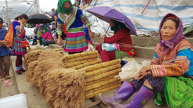 Nét nguyên sơ mang đậm bản sắc dân tộc ở phiên chợ lớn nhất Tây Bắc net nguyen so mang dam ban sac dan toc o phien cho lon nhat tay bac