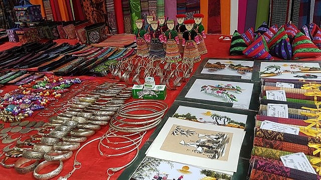 Nét nguyên sơ mang đậm bản sắc dân tộc ở phiên chợ lớn nhất Tây Bắc net nguyen so mang dam ban sac dan toc o phien cho lon nhat tay bac