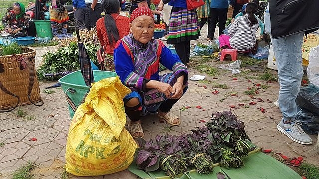 Nét nguyên sơ mang đậm bản sắc dân tộc ở phiên chợ lớn nhất Tây Bắc net nguyen so mang dam ban sac dan toc o phien cho lon nhat tay bac