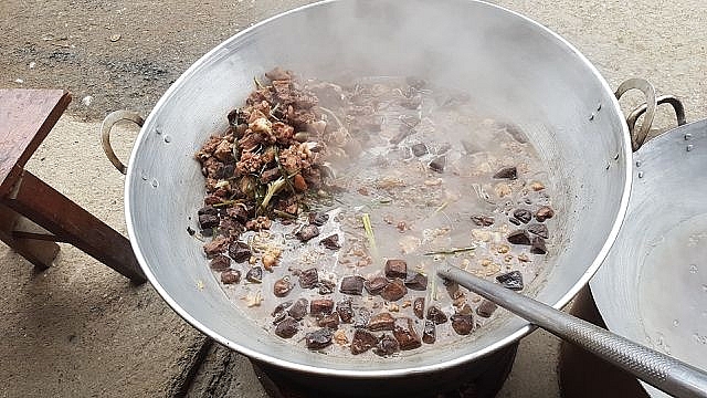Nét nguyên sơ mang đậm bản sắc dân tộc ở phiên chợ lớn nhất Tây Bắc net nguyen so mang dam ban sac dan toc o phien cho lon nhat tay bac