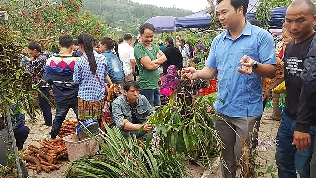 Nét nguyên sơ mang đậm bản sắc dân tộc ở phiên chợ lớn nhất Tây Bắc net nguyen so mang dam ban sac dan toc o phien cho lon nhat tay bac